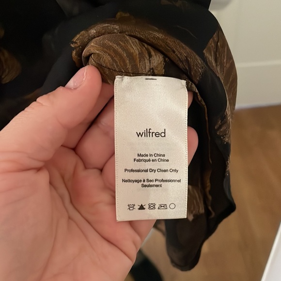 Aritzia 100% Silk Blouse size Small - Picture 3 of 4